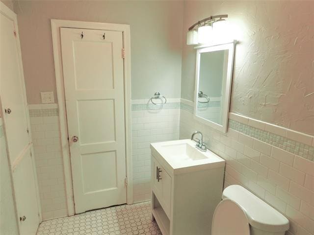 Building Photo - 2216 Palmer Dr