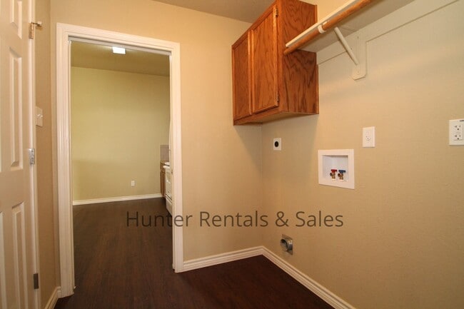 Building Photo - Airport and Texas A&M Central Texas Nearby!