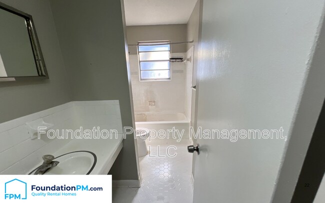 Building Photo - 1131 Catalina Rd