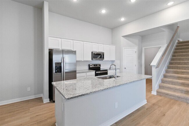 Building Photo - 618 Staglin St