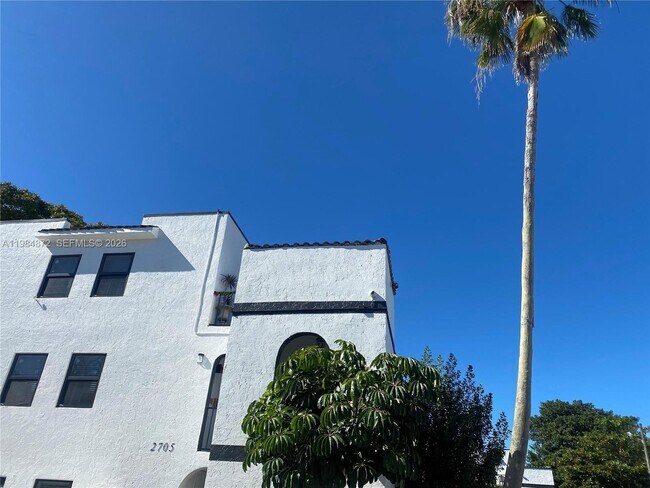 Building Photo - 2705 NE 9th Ave