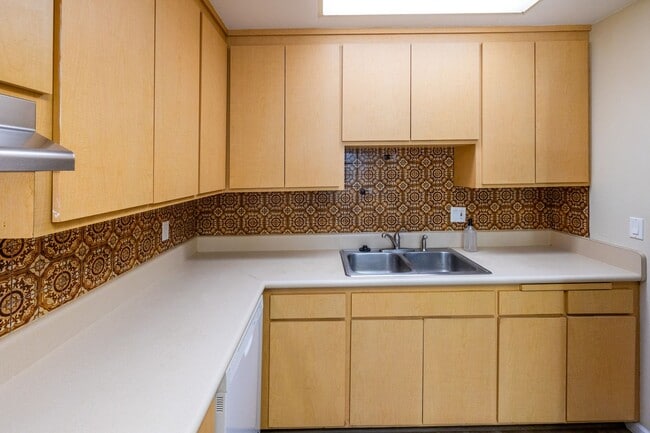 Building Photo - Charming 4-Bedroom Home with Scenic Views ...