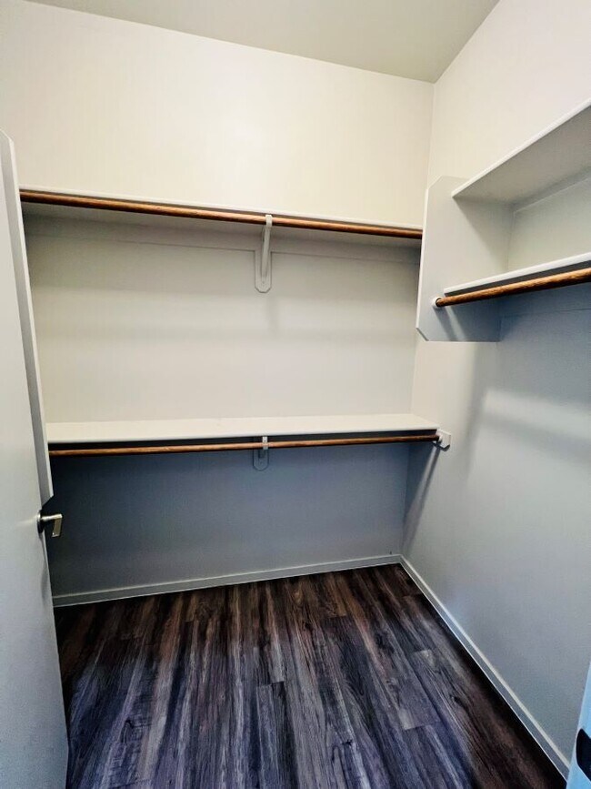 Building Photo - For Rent