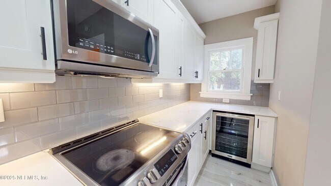 Building Photo - 3918 Herschel St
