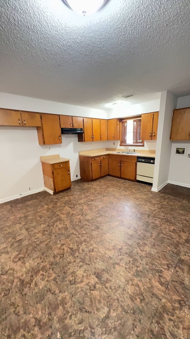 Building Photo - Beautifully Updated 3 bedroom 2 bath home
