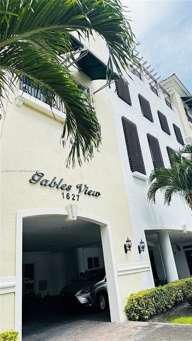 Building Photo - 1627 SW 37th Ave
