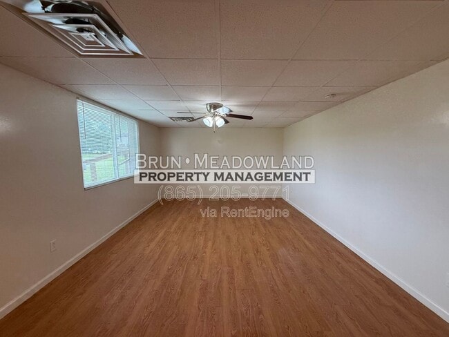Building Photo - 1825 Meadowland Ln