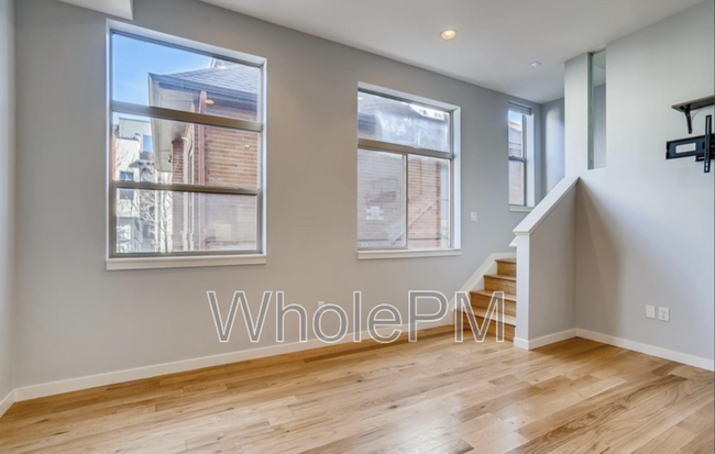 Building Photo - 2331 Glenarm Pl