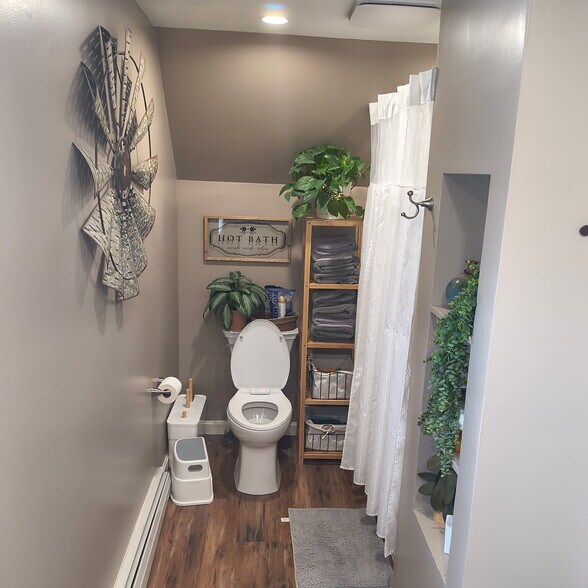 Building Photo - 441 Bartlett St