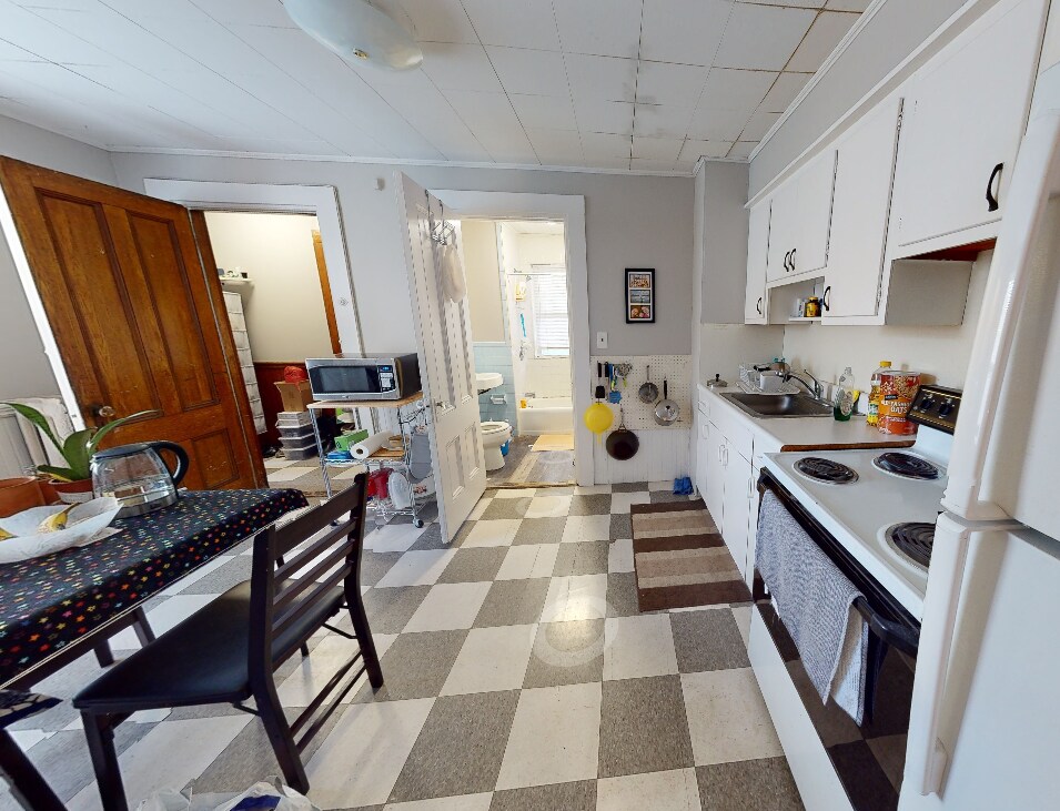 Building Photo - 8A Forest St