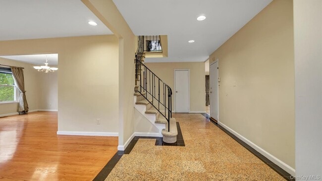 Building Photo - 47 Carriage Rd