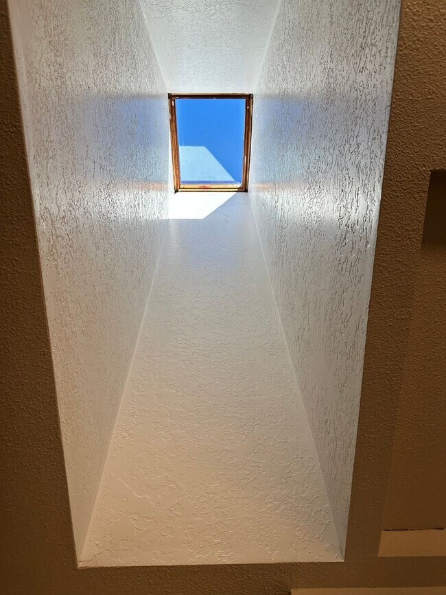 Building Photo - 1 Bedroom, 1 Bath Duplex – Sunny McKinleyville