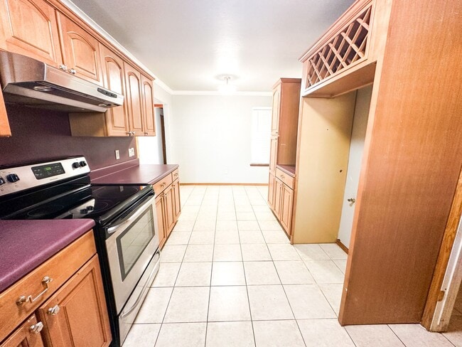 Building Photo - Great 3 Bed & 2 Bath Home in Yukon!