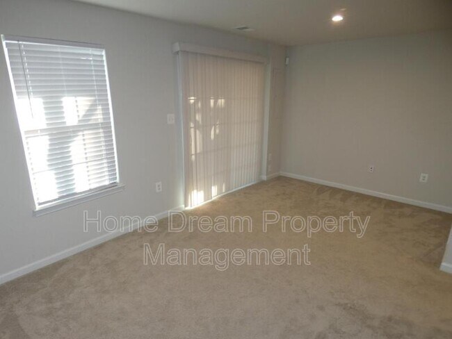 Building Photo - 6304 Crittenden Ln