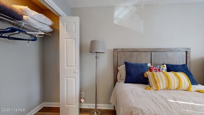 Building Photo - 704 Dover St