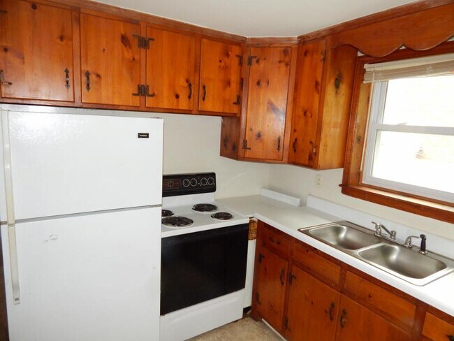 Building Photo - 1018 Montgomery St