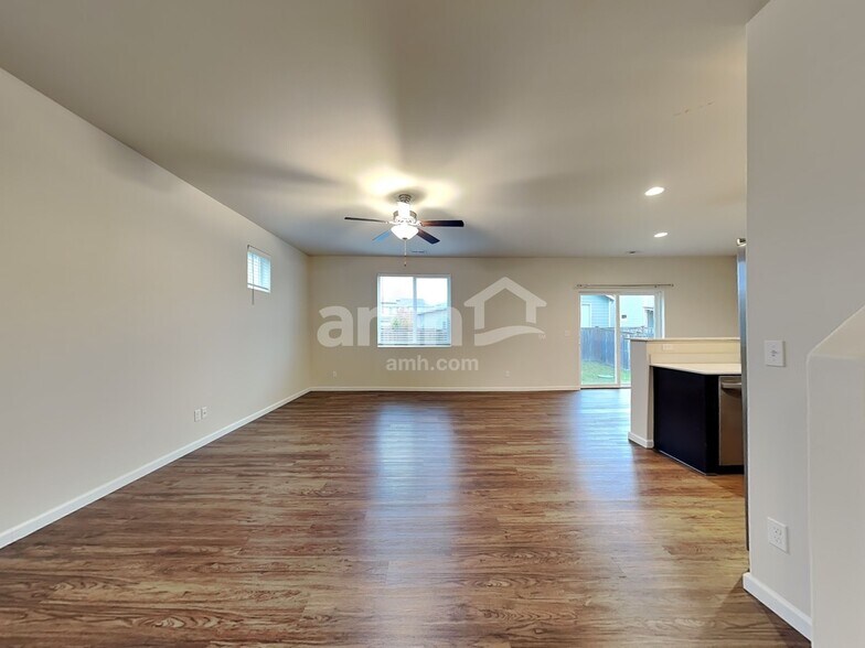 Building Photo - 18946 Lipoma Ave E