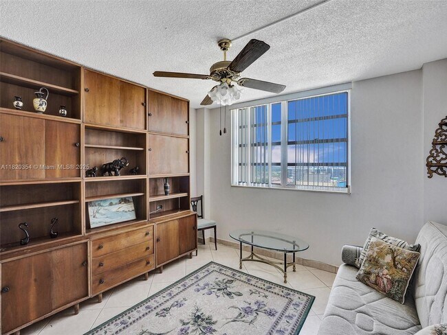 Building Photo - 1833 S Ocean Dr