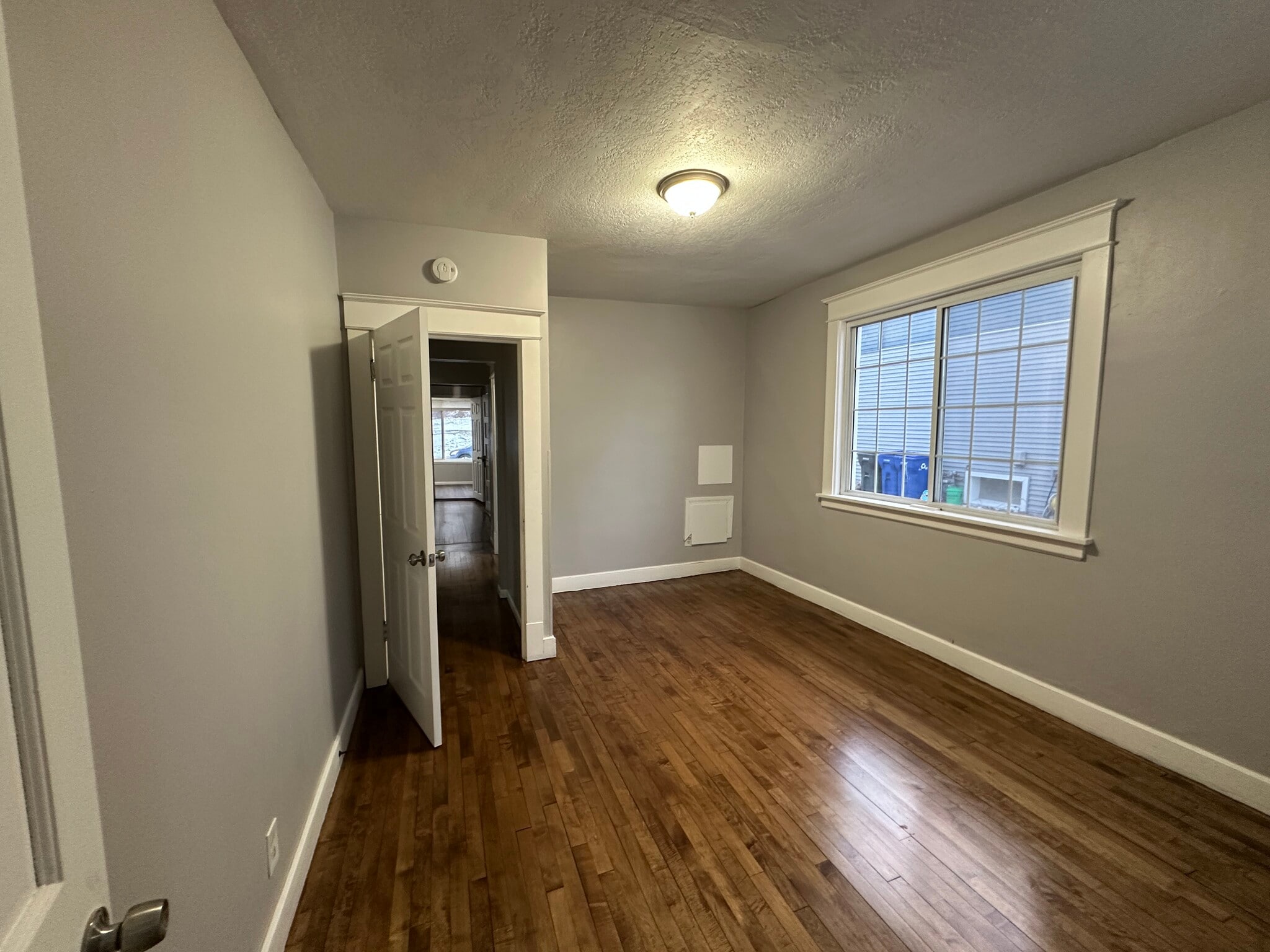 Room 3 - 187 Robie St W