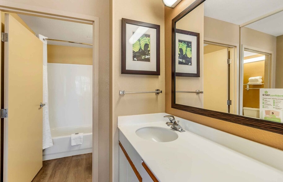Building Photo - Furnished Studio-Chicago - Vernon Hills - ...