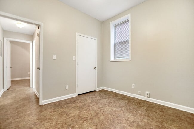 Building Photo - 701 Peachers Dr