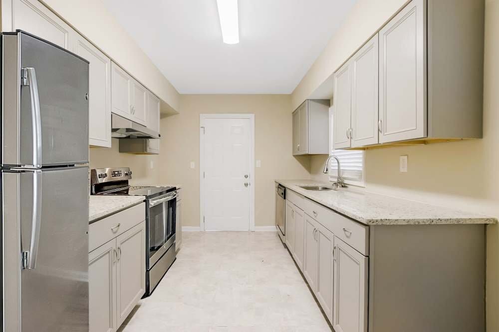 Building Photo - 2966 Sylvan Rd