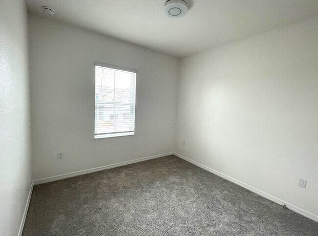 Building Photo - 1248 Stockwell Ave