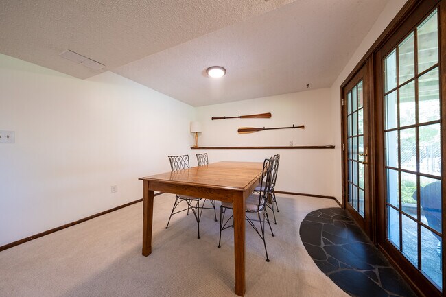 Building Photo - 1581 Woodside Ct NE