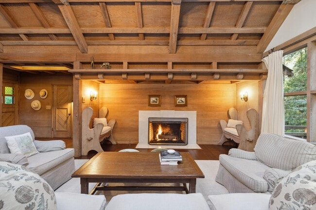 Building Photo - 224 Cascade Dr