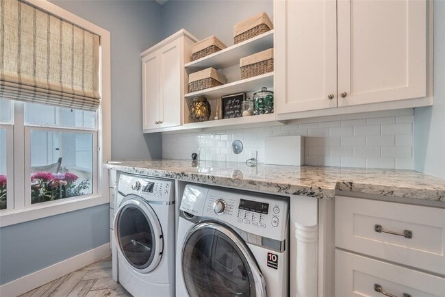 Building Photo - 127 5th St