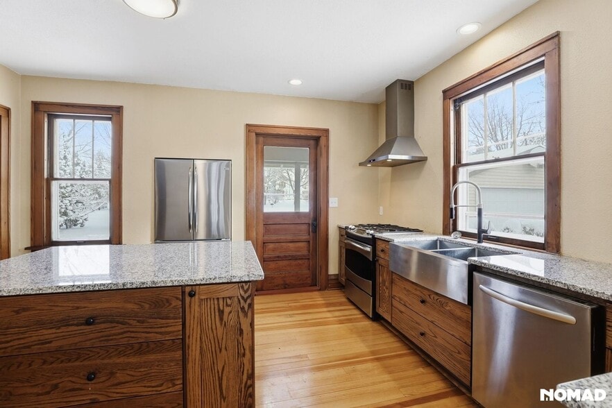 Building Photo - 40 W Lewis St