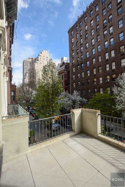 Building Photo - 151 E 71st St