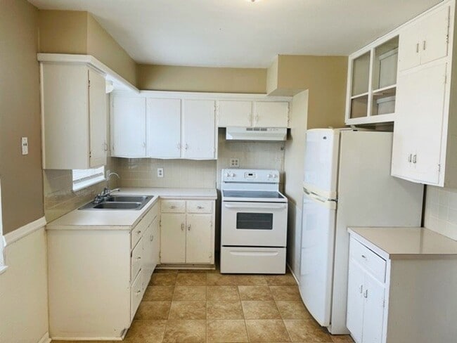 Building Photo - 3024 S St Paul St