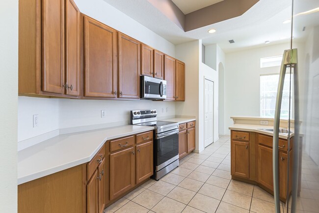 Building Photo - 4 Bed / 3 Bath Unfurnished Family Home wit...