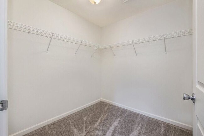 Building Photo - 5348 Eagle Glen Dr SW