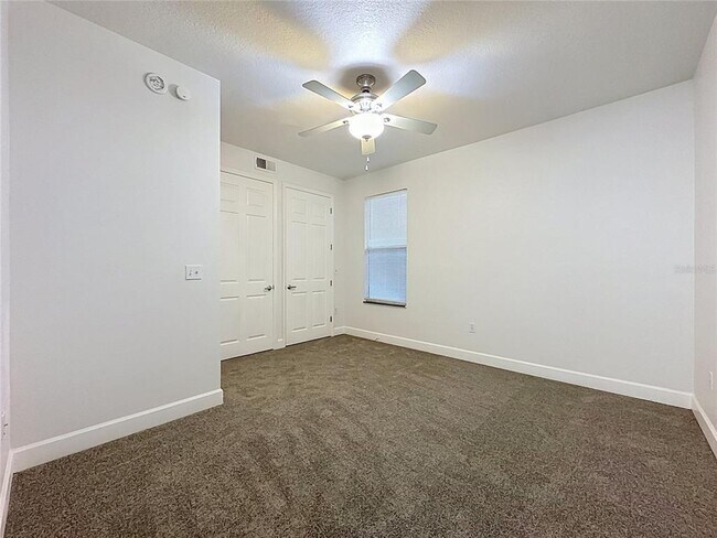 Building Photo - 2053 Green Oak Ct
