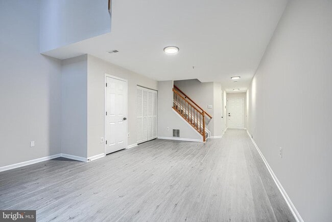 Building Photo - 8 Katurah Ln