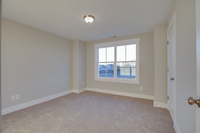 Building Photo - Townhome For Lease
