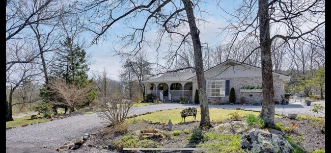 Building Photo - 218 Rainbow Dr