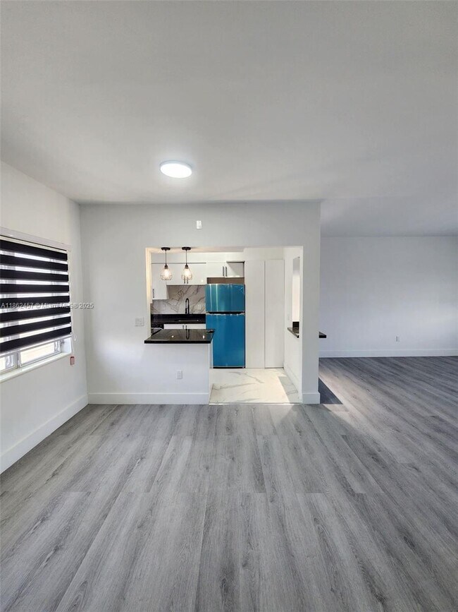 Building Photo - 2101 Normandy Dr