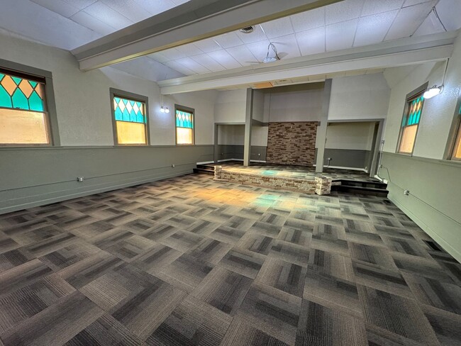 Building Photo - 2nd &amp; Diamond