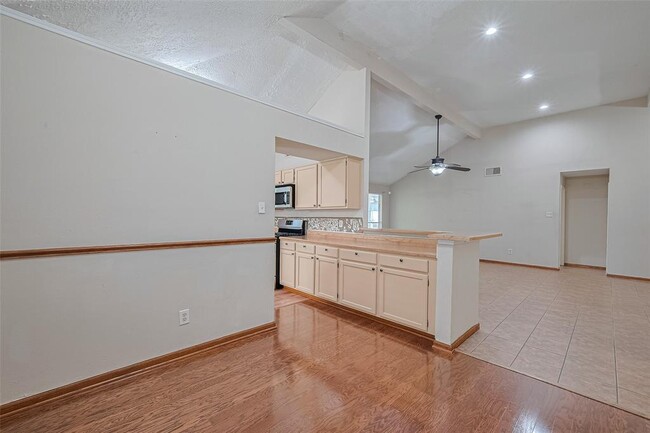 Building Photo - 6907 Yardley Dr