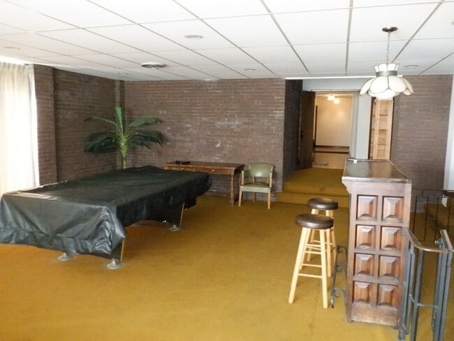 Building Photo - 787 Farmington Ave