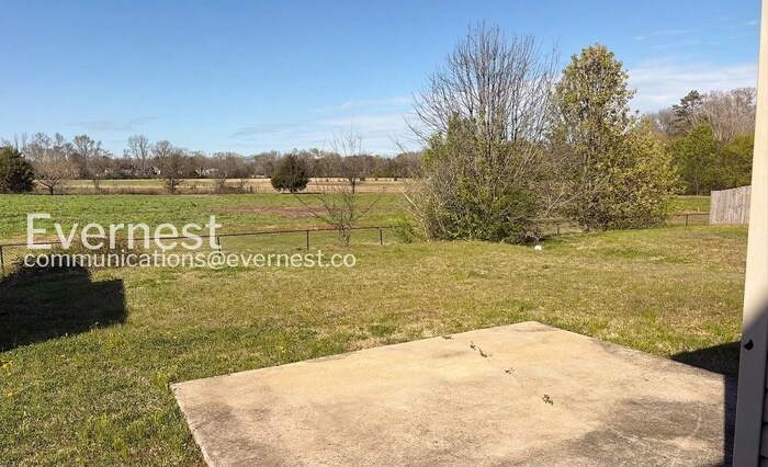 Building Photo - 183 Cloverbrook Dr