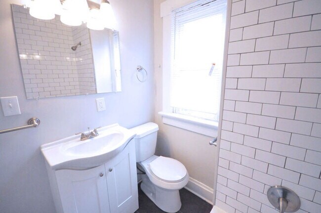 Building Photo - 24 E Blake Ave