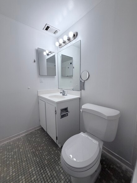 Building Photo - 3100 S Manchester St