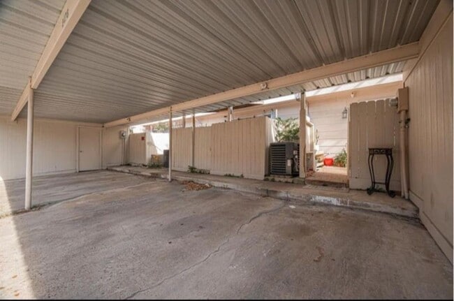 Building Photo - 8351 Ariel St