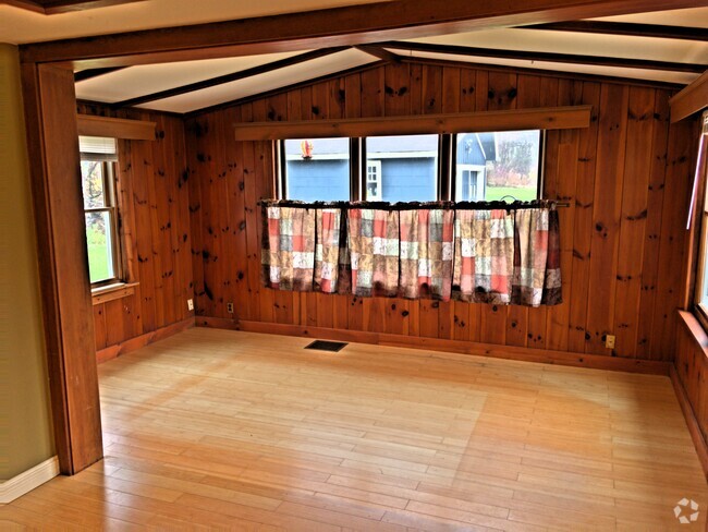 Building Photo - 73 Air Park Rd