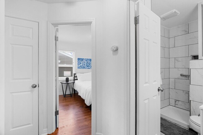 Building Photo - 6444 Wade Ave