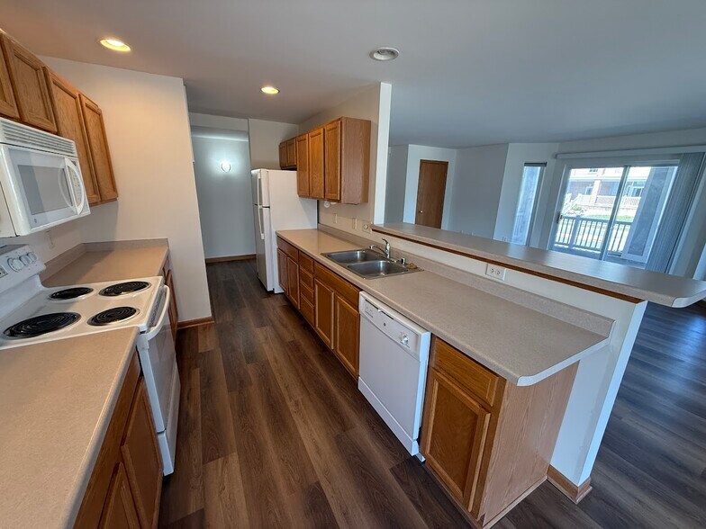 Building Photo - 8217 Mansion Hill Ave